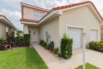Building Photo - 2218 Garden Lake Dr