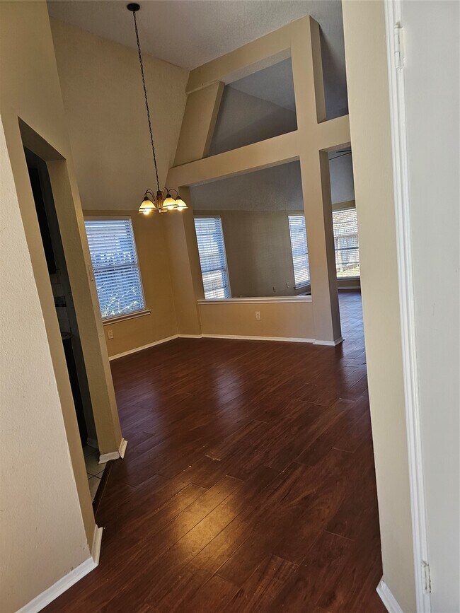 Building Photo - 1538 Ridgebriar Dr