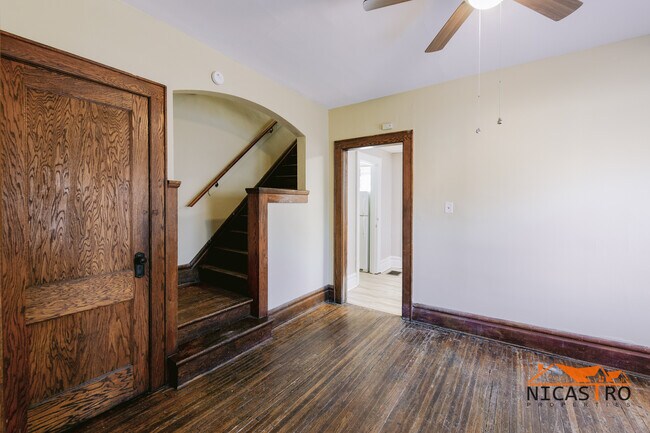 Building Photo - 1640 Indianola Ave