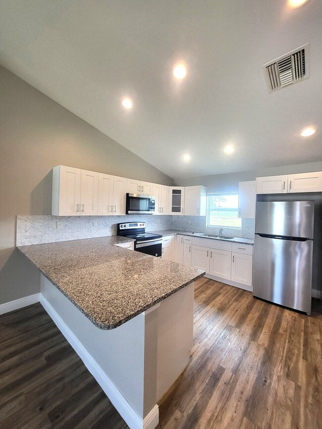 Building Photo - 5012 Dolphin Ct