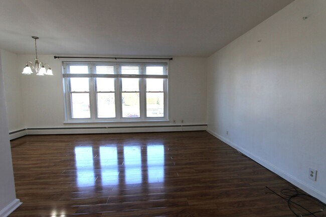 Building Photo - 6460 Ardleigh St