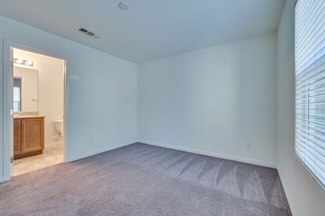Building Photo - SE!!  Gated!! Community Pool!! Clubhouse!! Fitness Center!! Up Graded Appliances!!! 2 Car Garage!!