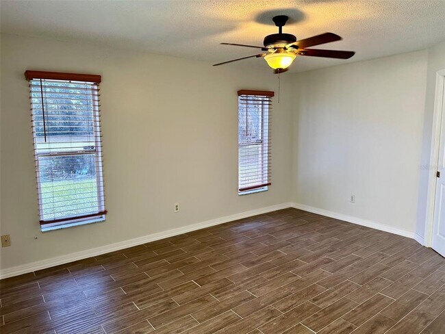 Building Photo - 579 Rouzer St