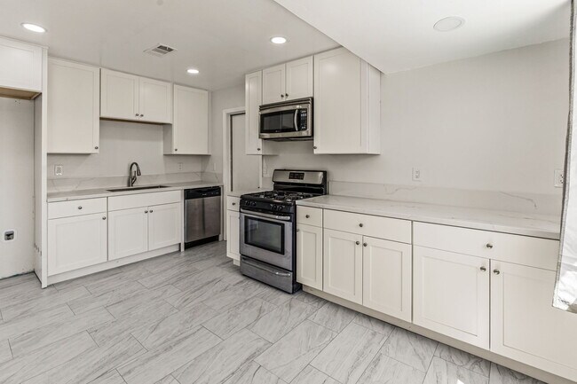 Building Photo - 3728 Odom St