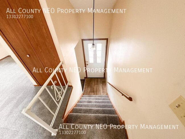 Building Photo - 217 Plum St N