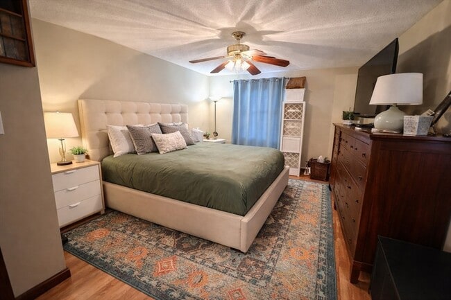 Building Photo - 183 Forest St