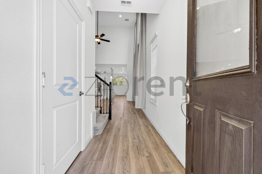 Building Photo - 4517 Waterglass St