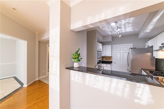 Building Photo - 3275 Lenox Rd NE