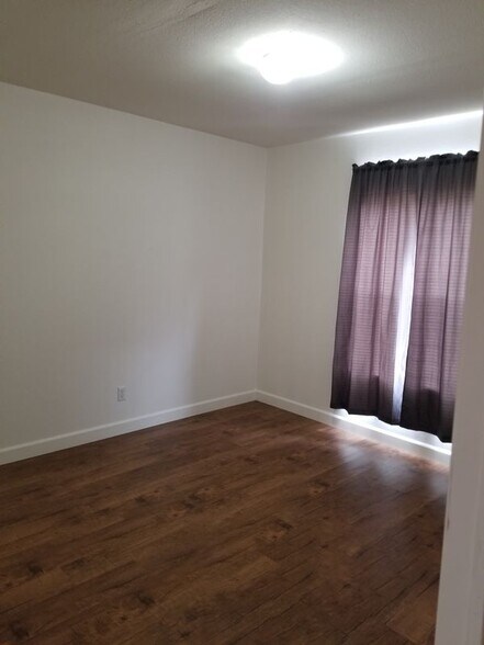 Building Photo - 5825 Rockview Rd