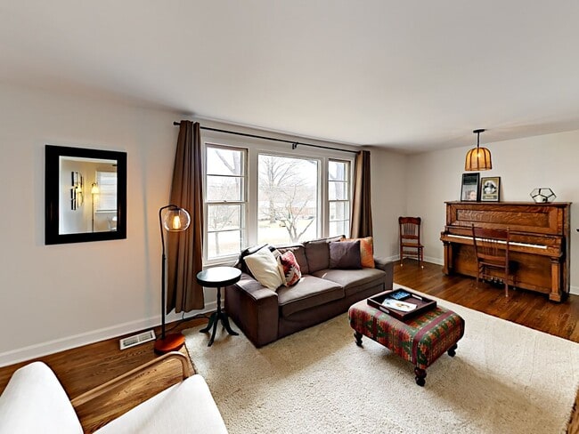 Building Photo - Beautiful East Nashville Renovated 3 Bed 1 Bath Home!