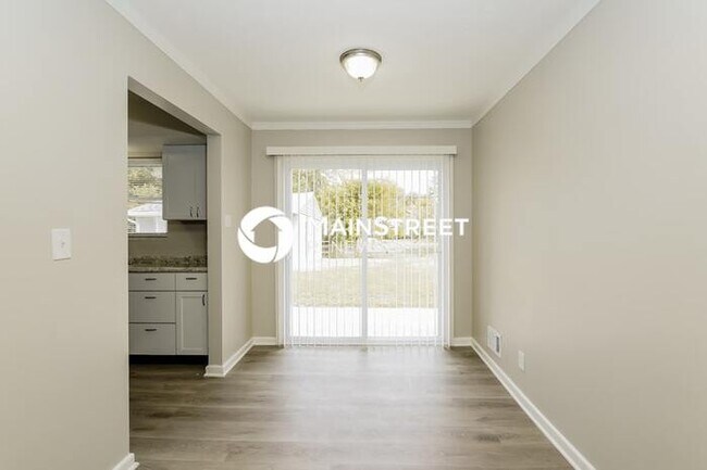 Building Photo - 4 Bedroom Pet-Friendly Home in INDIANAPOLI...