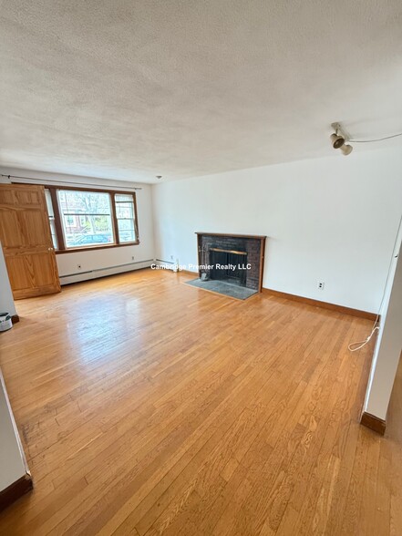 Building Photo - 400 Walden St