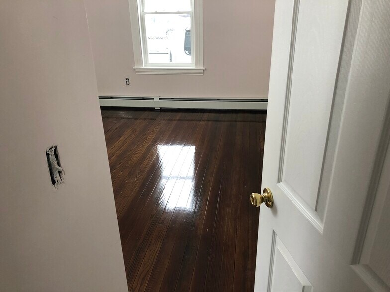 Building Photo - 29 Ross St