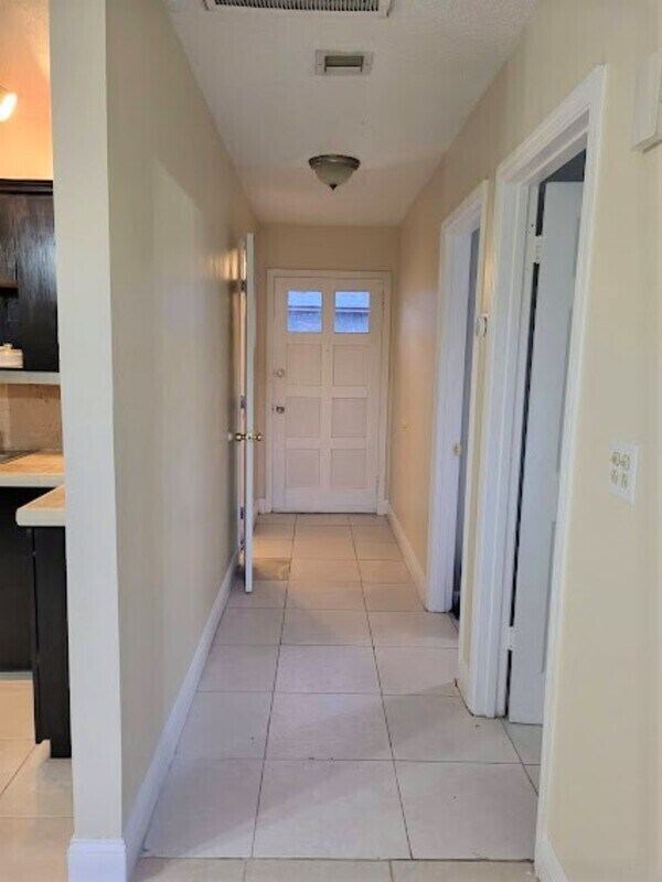 Building Photo - 1674 Louis Dr