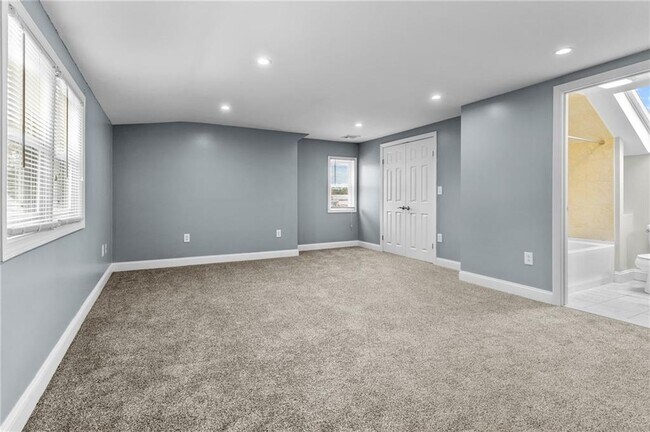 Building Photo - 10 Cooke Pl