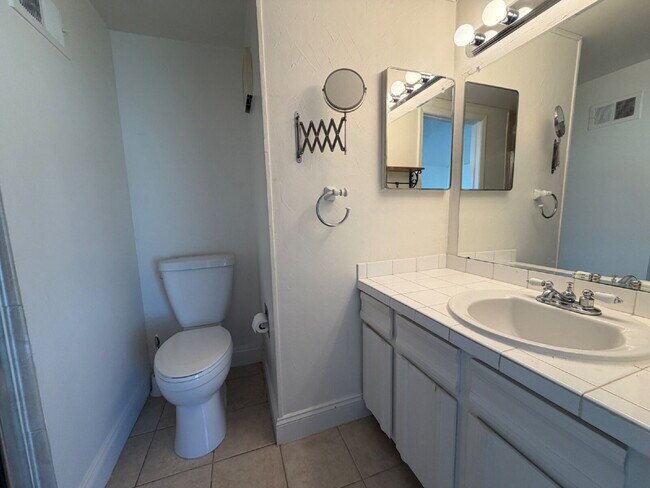 Building Photo - Spacious 2-Bedroom Condo with Fireplace, Private Patio & In-Unit Laundry in DTC!