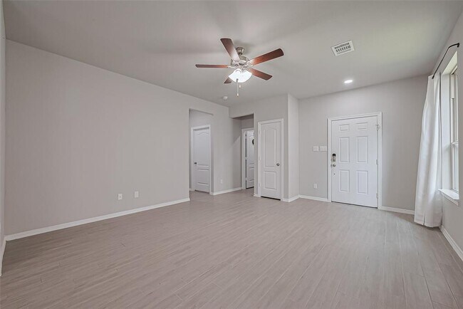 Building Photo - 24742 Russet Bluff Trl