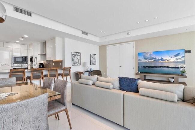 Building Photo - 17475 Collins Ave