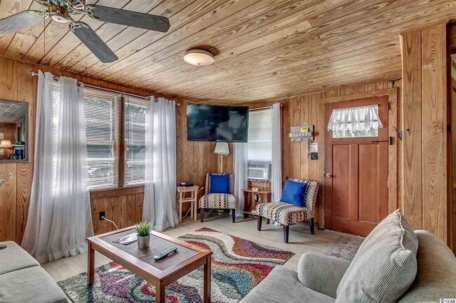 Building Photo - 502 16th Ave S