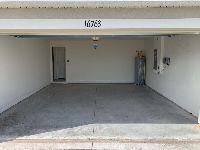 Building Photo - 16763 Parker River St