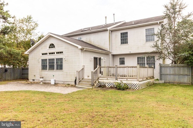Building Photo - 305 Cherokee Dr