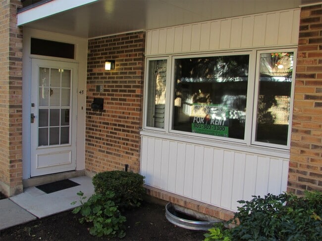 Building Photo - 745 E Three Fountains Cir
