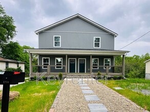 Building Photo - 2707 Summit Ave