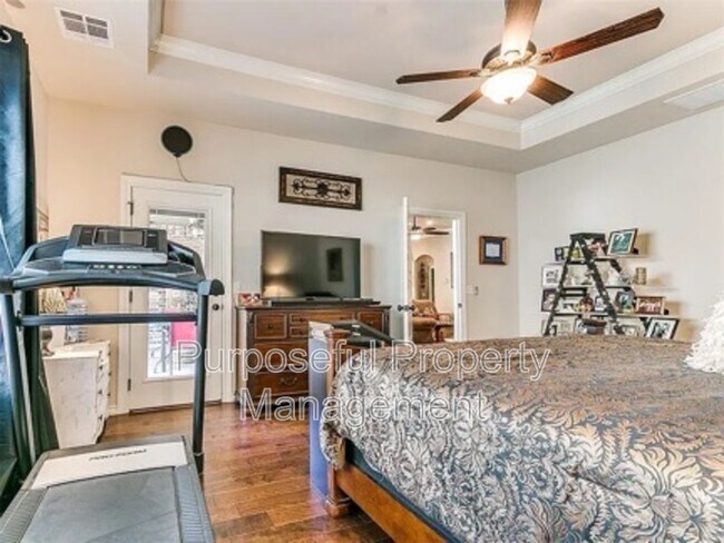 Building Photo - 811 E Mosier St