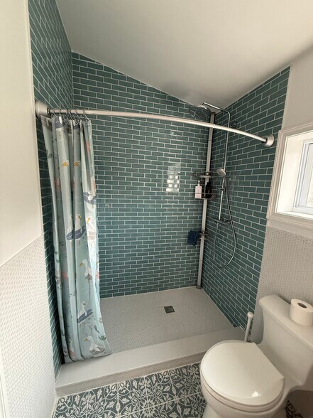 Building Photo - 96 Munroe St