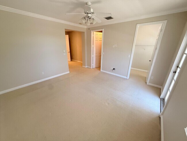 Building Photo - 708 NW 83rd Pl