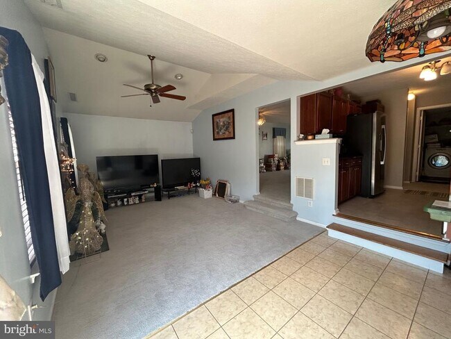 Building Photo - 21 Fieldcrest Dr