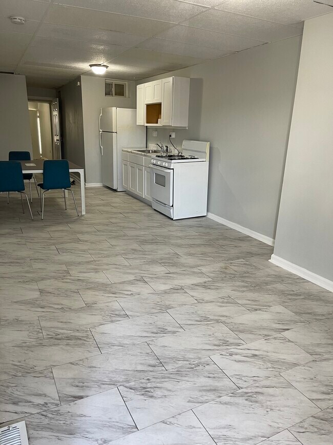 Living room entrance - 1820 E Allegheny Ave