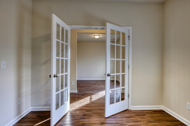 Building Photo - 13918 Brooks Dr