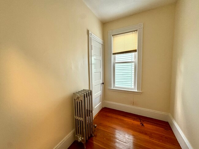 Building Photo - 144 Hillside St