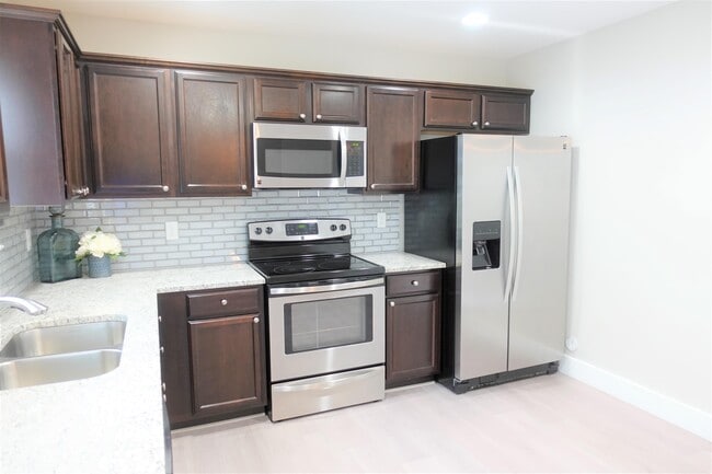 Building Photo - 1002 Whirlaway Cir