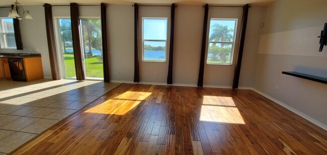 Building Photo - 811 Parker Den Dr