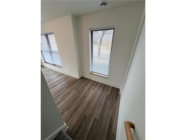 Building Photo - 131 W 46th St