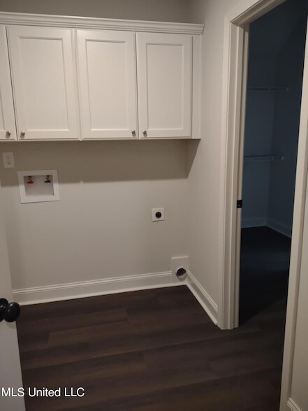 Building Photo - 464 Silver Hill Dr