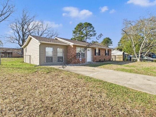 Building Photo - 1 Coral Ln