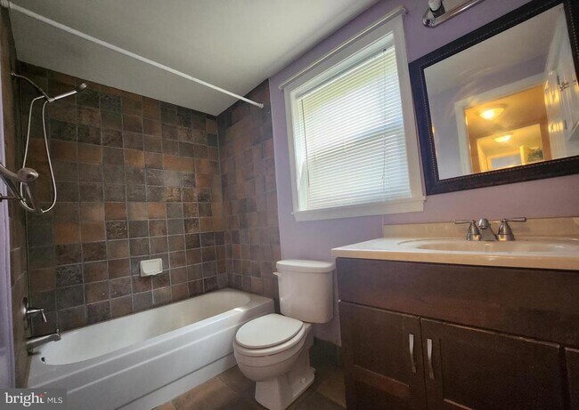 Building Photo - 13923 Middle Creek Pl