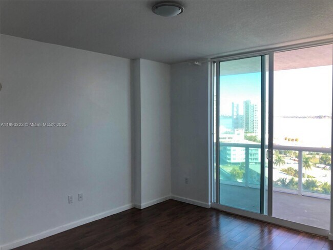 Building Photo - 7900 Harbor Island Dr