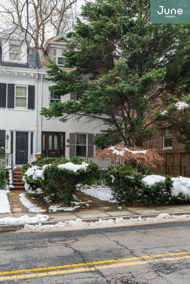 Building Photo - ROOM ONLY in 7-bed/3.5-bath Home