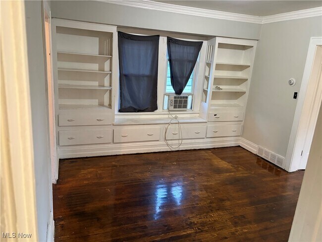 Building Photo - 922 Helmsdale Rd