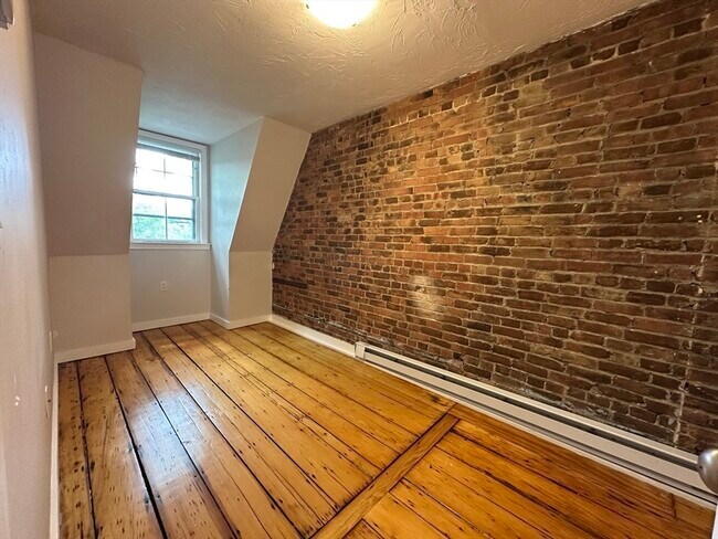 Building Photo - 26 E Springfield St