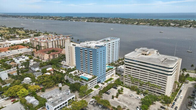 Building Photo - 1551 N Flagler Dr