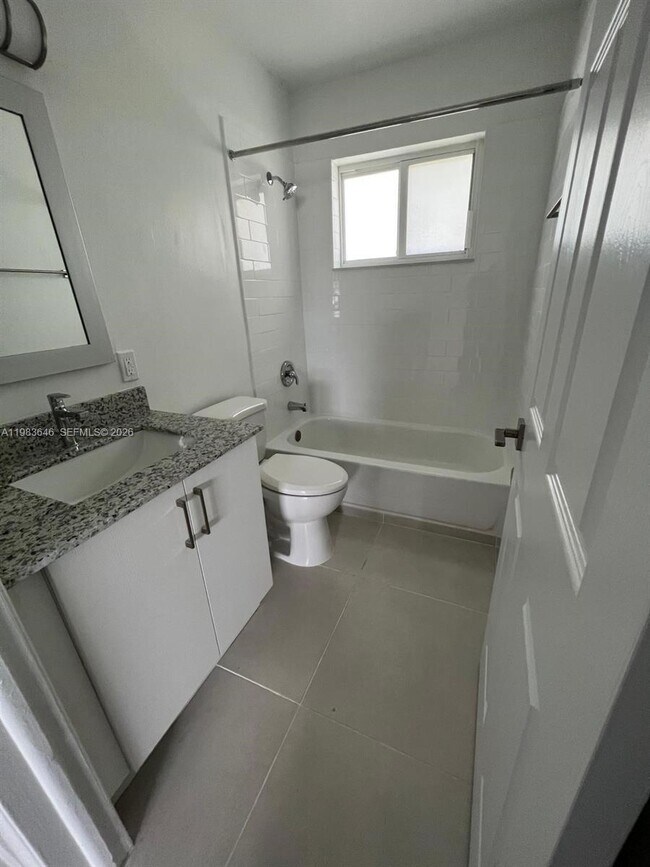 Building Photo - 2970 SW 38th Ct