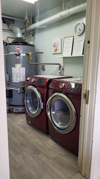 Onsite free laundry - 4057 Brant St