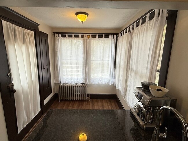 Building Photo - 27 Breakneck Hill Rd