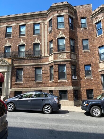 Primary Photo - 39 Glenville Ave
