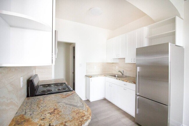 Building Photo - 1635 Gough St